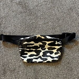 Aloha Collection Black and White Animal Print Fanny Pack